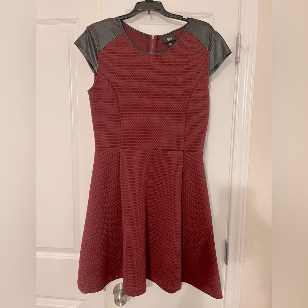 M burgundy zip dress with faux leather cap sleeves